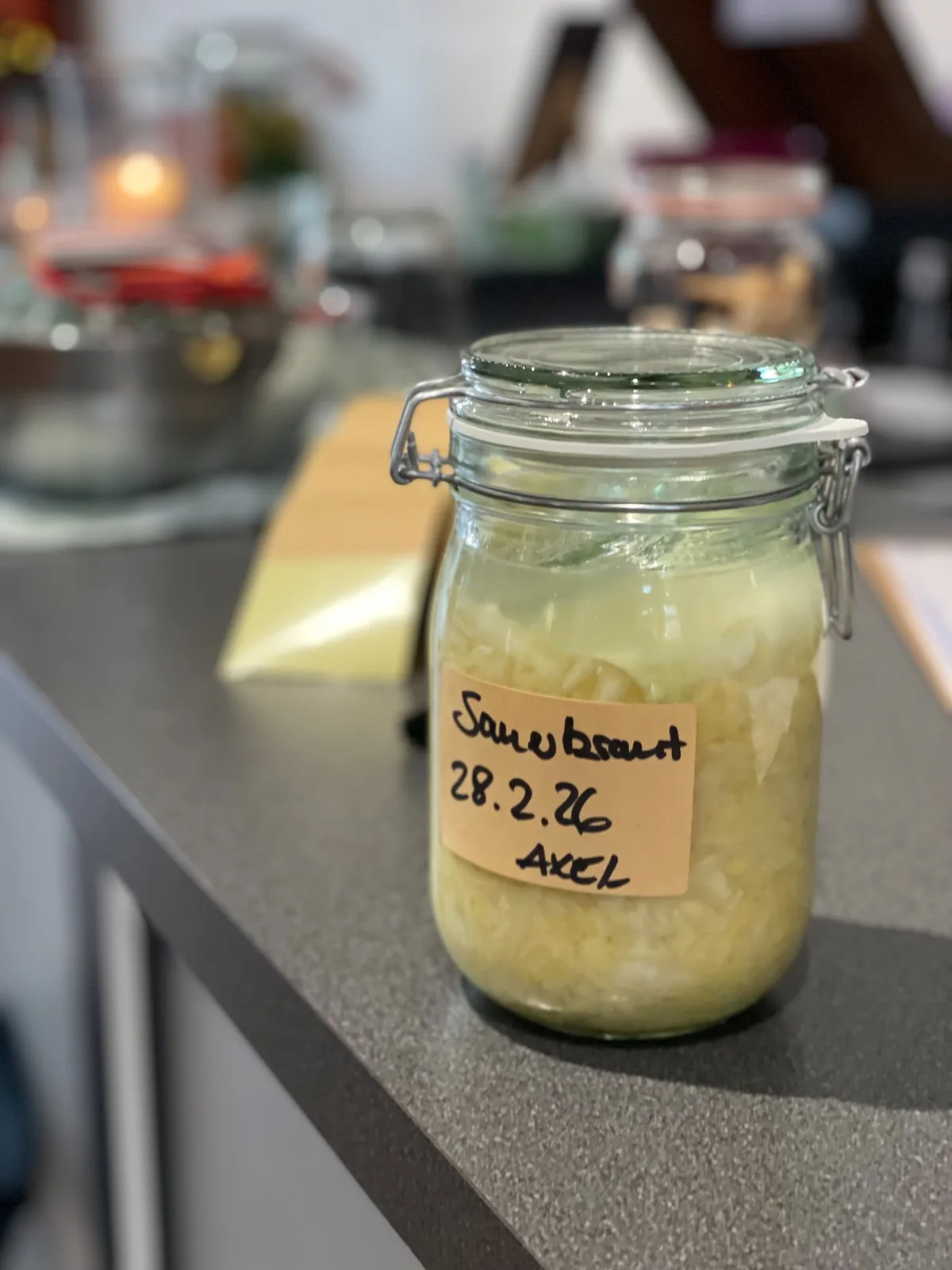 Selbst fermentiertes Sauerkraut im Glas